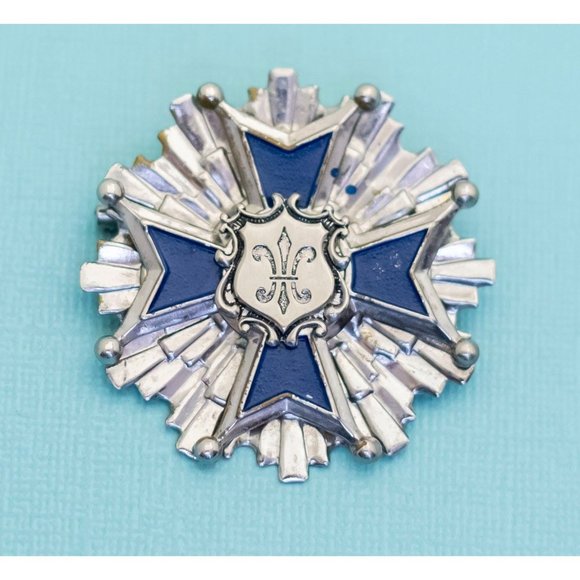 Vintage Medieval Knight Brooch Chained Together 1950s… - Gem Vintage Medieval Coat of Arms Knight Brooch - E8